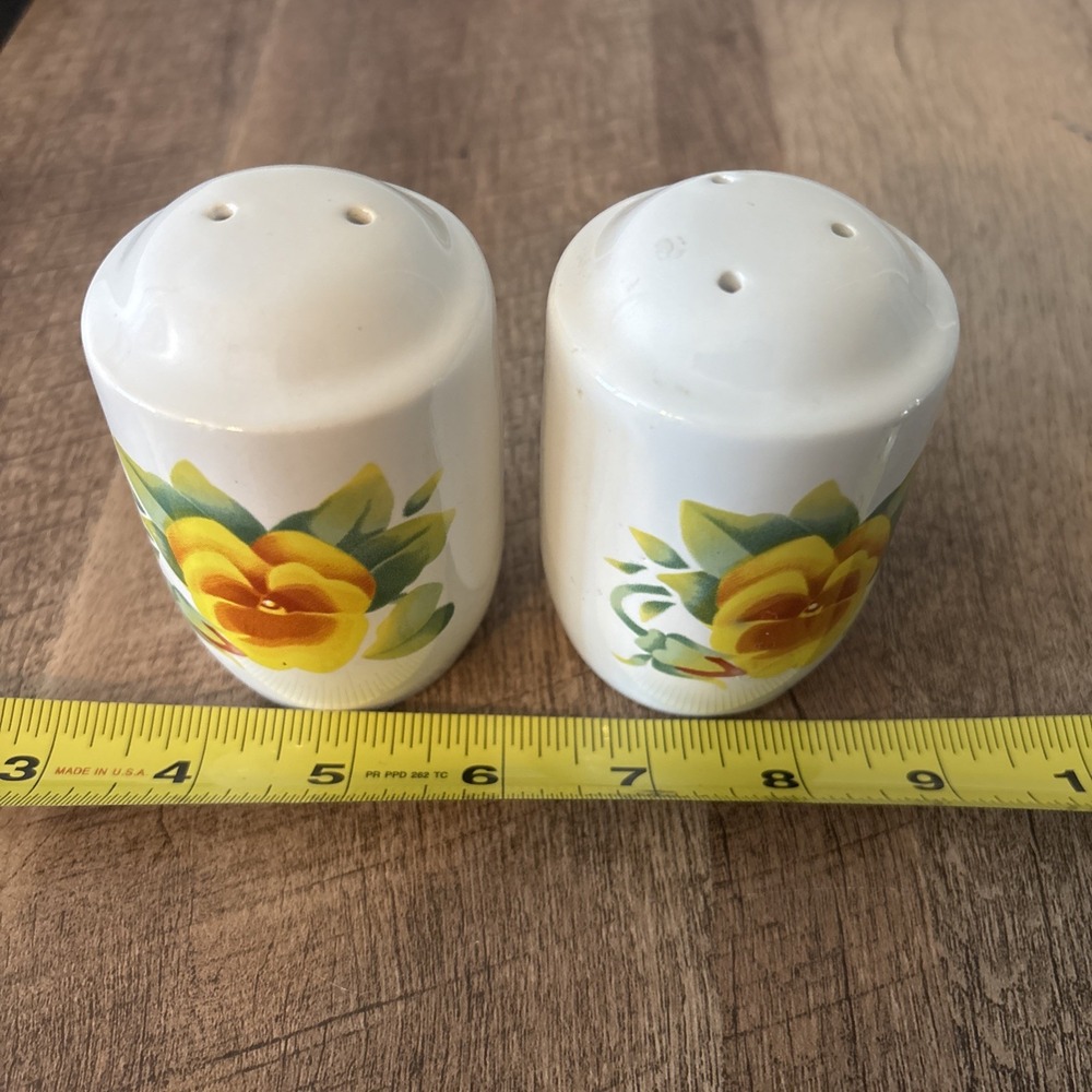Vintage Ceramic FLORAL Salt Pepper Shakers Set Cottage Core Jay Import Company - Picture 4 of 5
